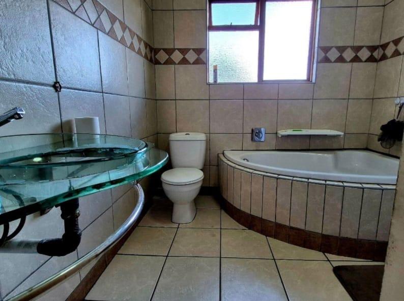 3 Bedroom Property for Sale in De Kuilen Western Cape